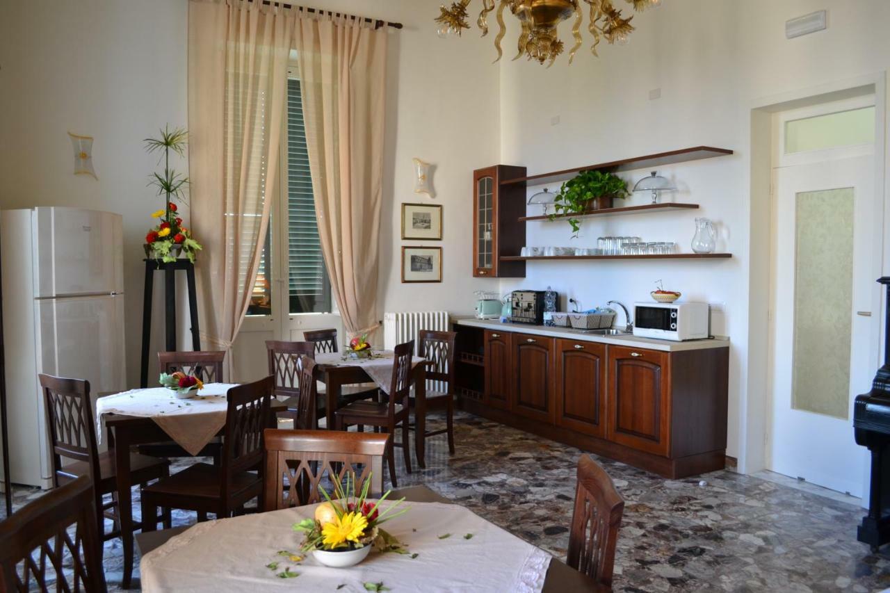 Le Signorine B&B Лече Екстериор снимка